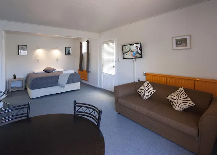 Aura Motel 4*