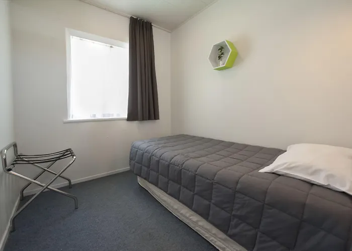 Aura Motel 4*
