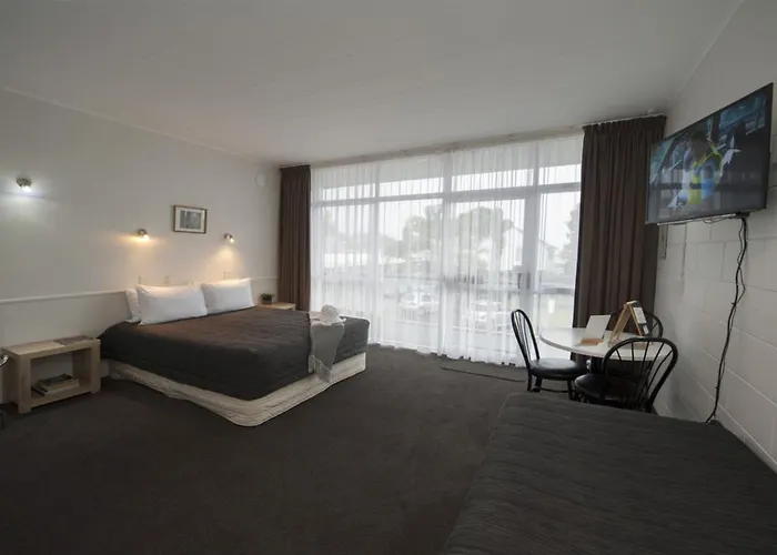 Aura Motel 4*